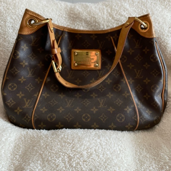 Louis Vuitton Galleria Shoulder Bag - Picture 5 of 7